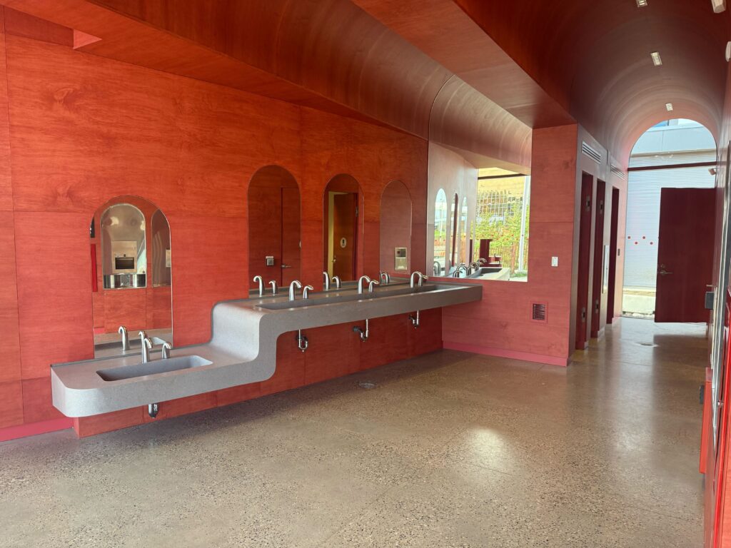 o daymin park bathrooms