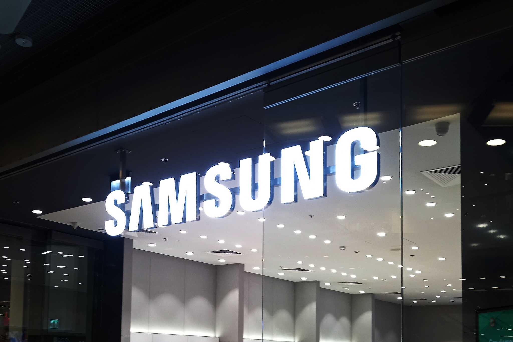 Samsung store in the mall