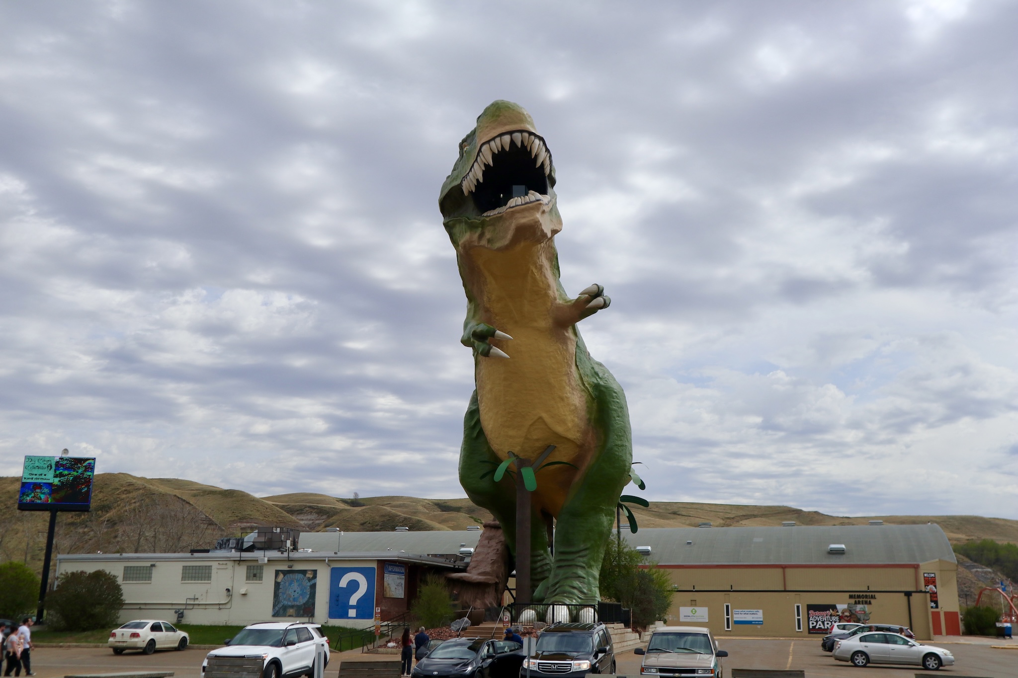 Tyra the world's largest dinosaur, Drumheller, Alta.