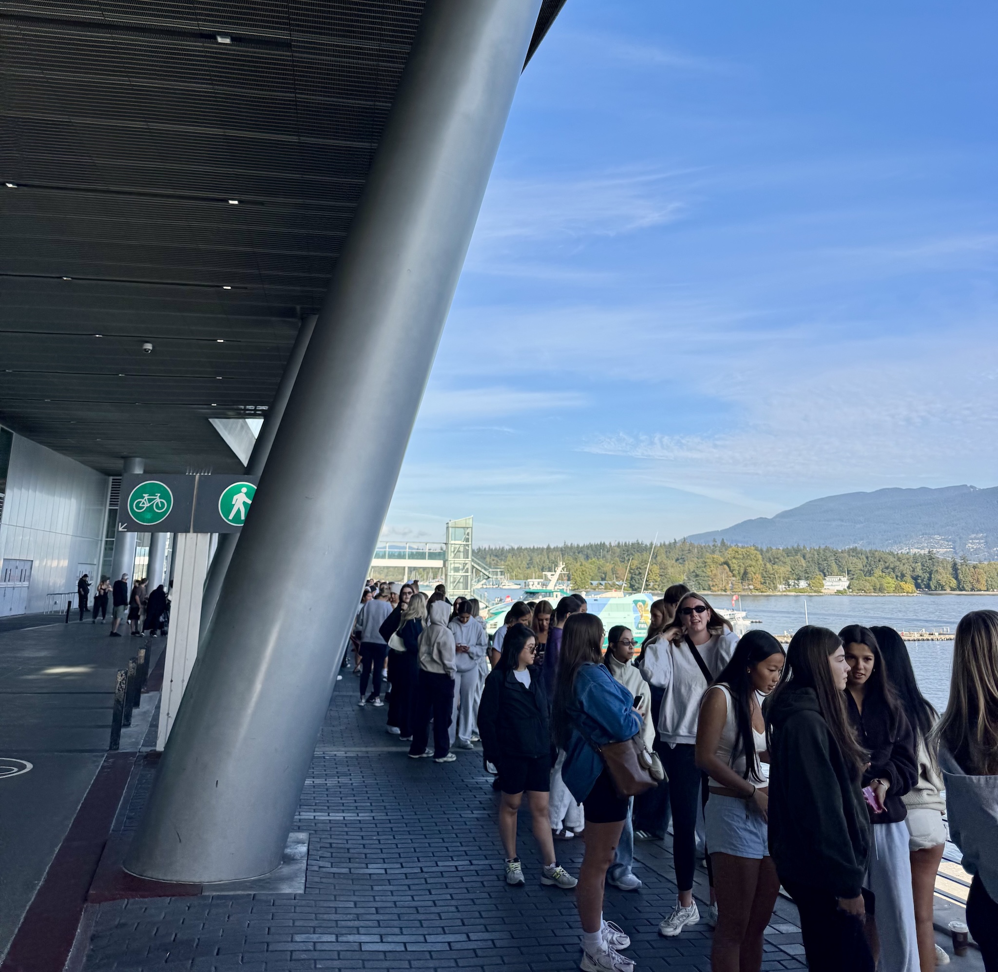 aritzia warehouse sale vancouver